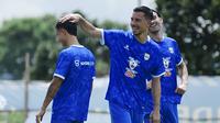 BRI Super League: Sempat Tersulut Emosi, Tim Receveur Mengaku Aneh Bertemu Thom Haye di Indonesia